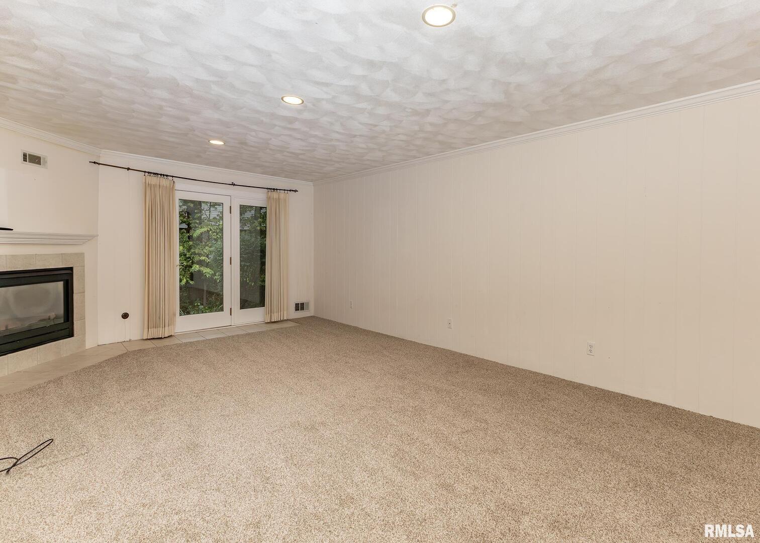 3407 41st Street Moline, IL 61265 - Photo 17 of 25 an empty room with windows