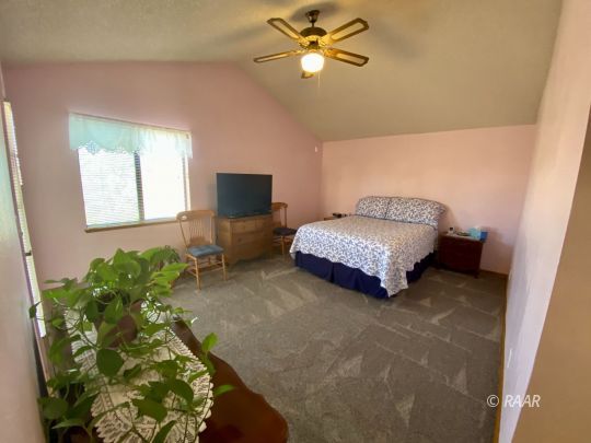 812 Charles Court Ridgecrest, CA 93555 - Photo 26 of 32 a living room with a bed furniture and a potted plant