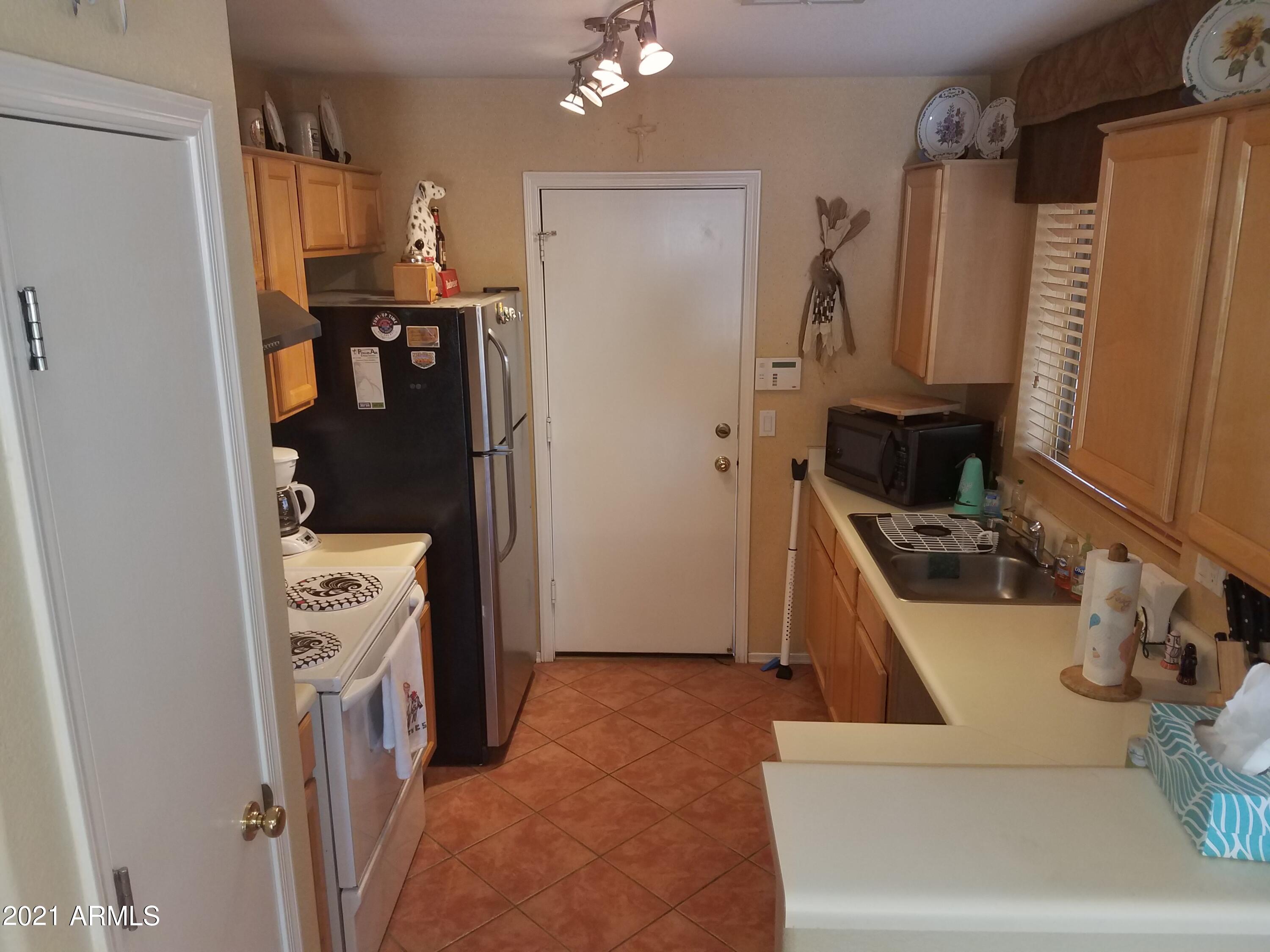 15025 West Calavar Road Surprise, AZ 85379 - Photo 6 of 13 Kitchen