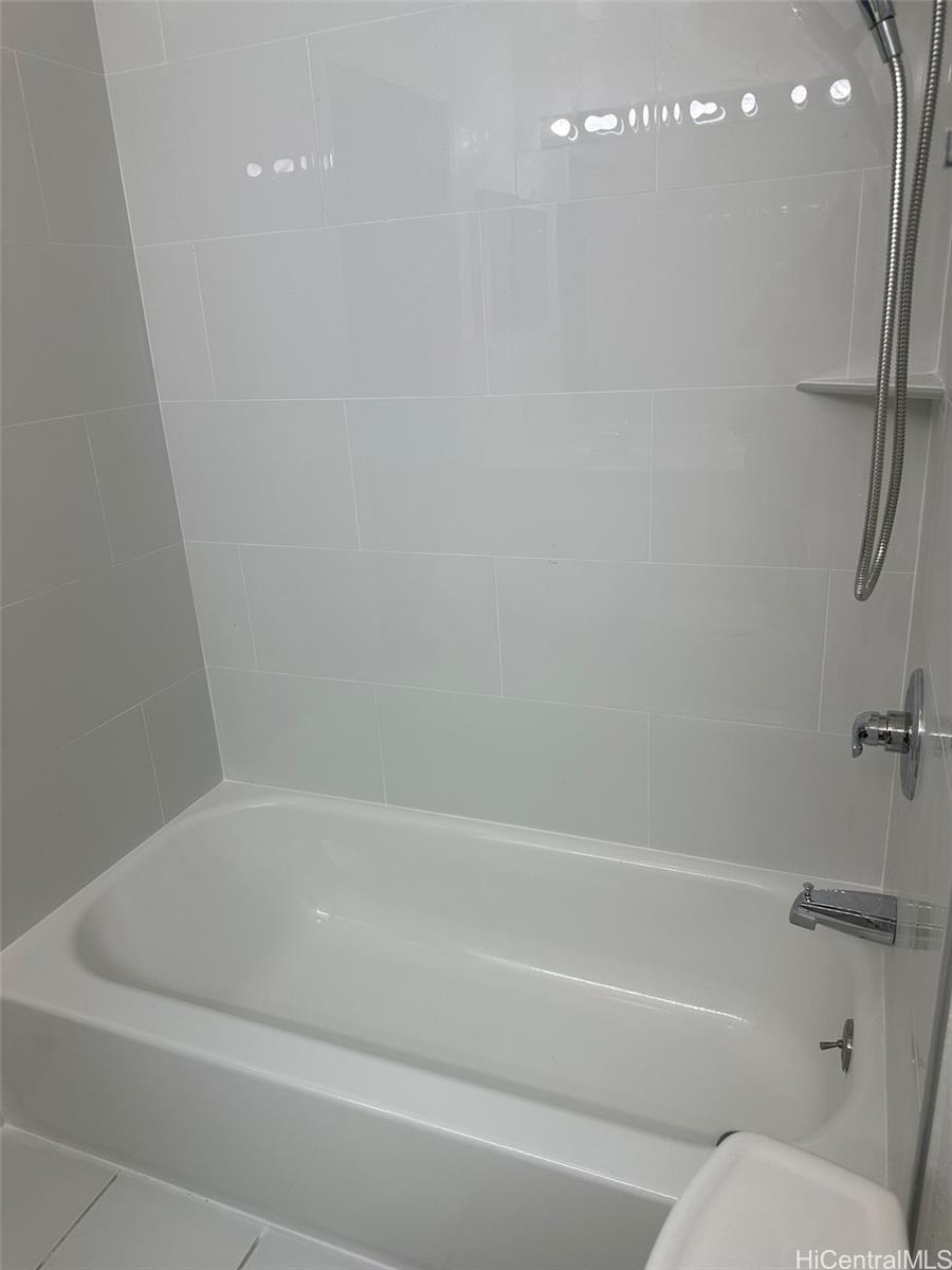 94-209 Lumiaina Place, Unit J203 Waipahu, HI 96797 - Photo 16 of 19 a bathroom with a bathtub