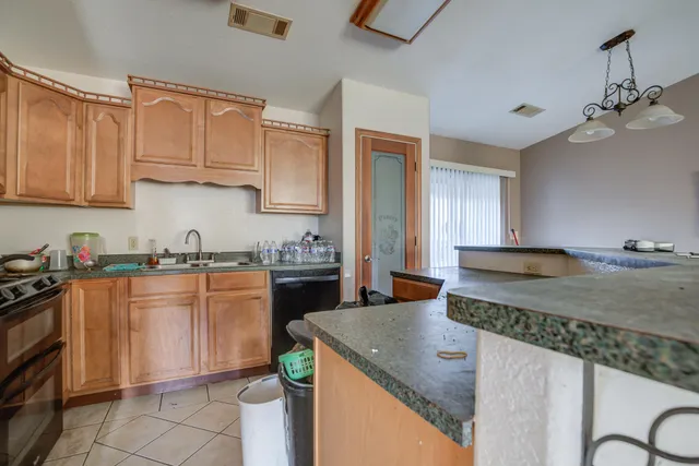 a view of a livingroom with furniture and a ceiling fan