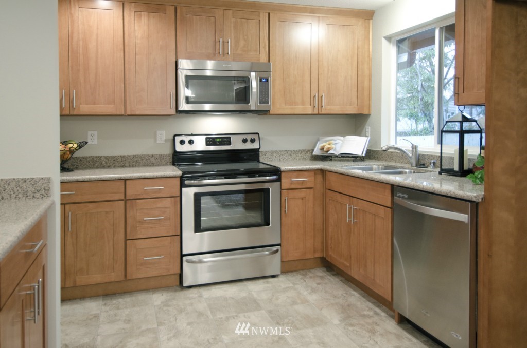1225 225th Place Southwest Bothell, WA 98021 - Photo 6 of 12