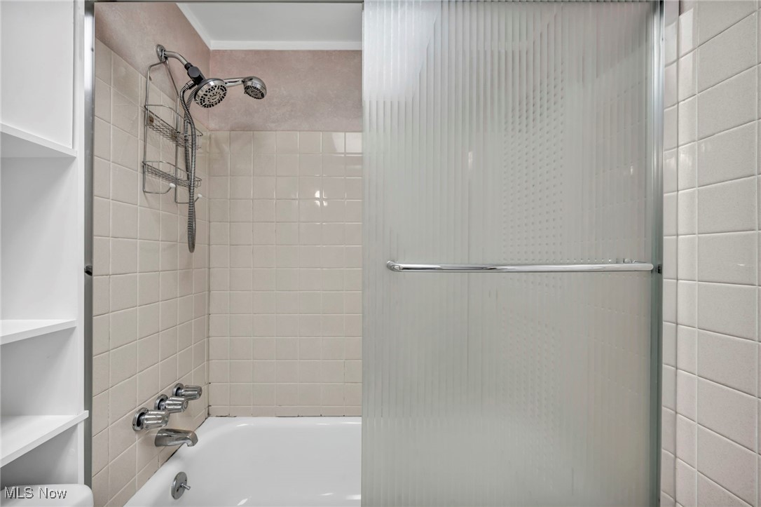 5651 Broadview Road, Unit C1 Cleveland, OH 44134 - Photo 14 of 23 Bathroom