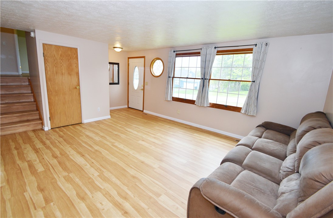 3 Cascade Road Henrietta, NY 14586 - Photo 4 of 36