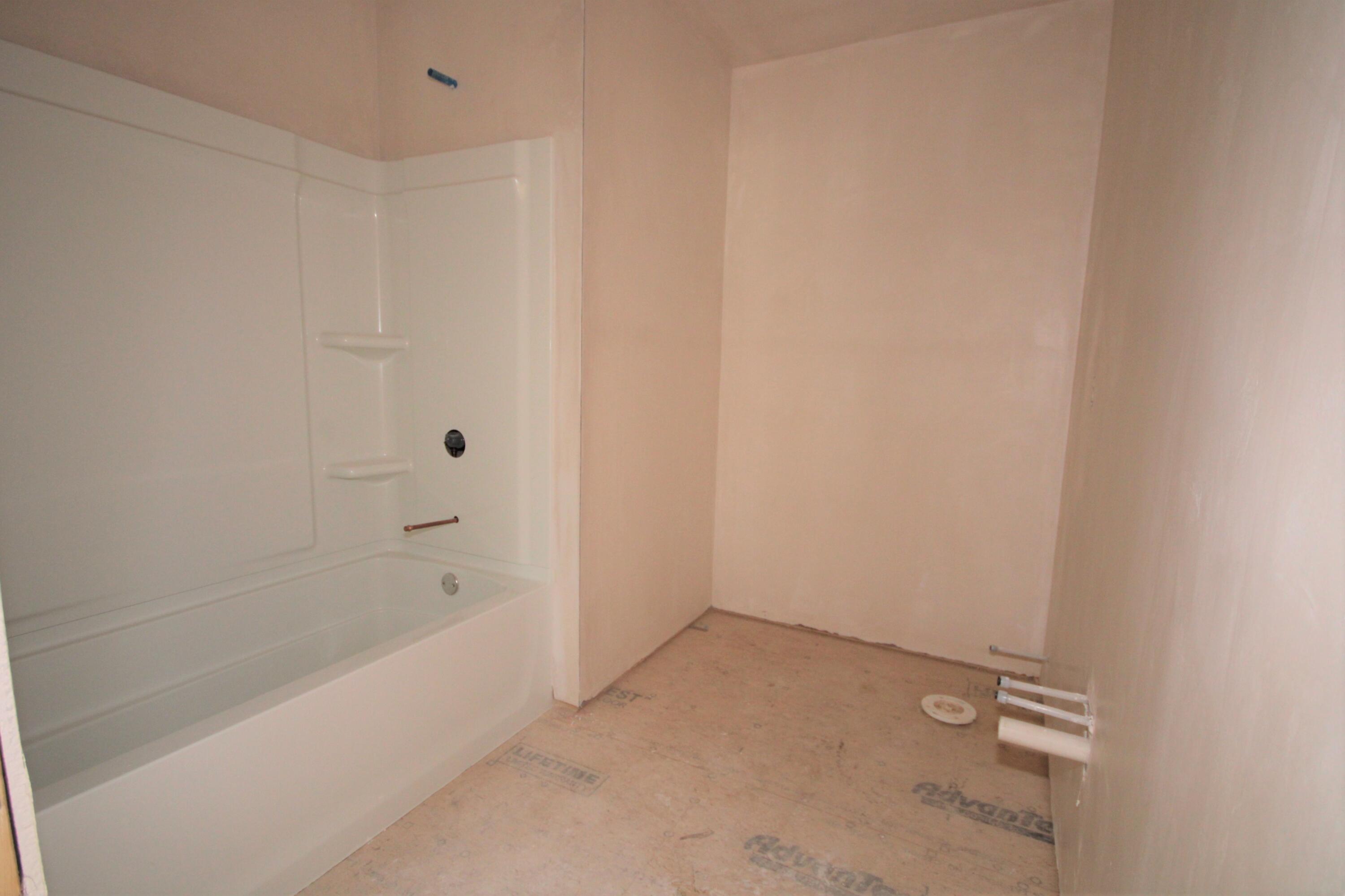 61 Lewis Neck Road East Falmouth, MA 02536 - Photo 23 of 37 a bathroom with a bathtub