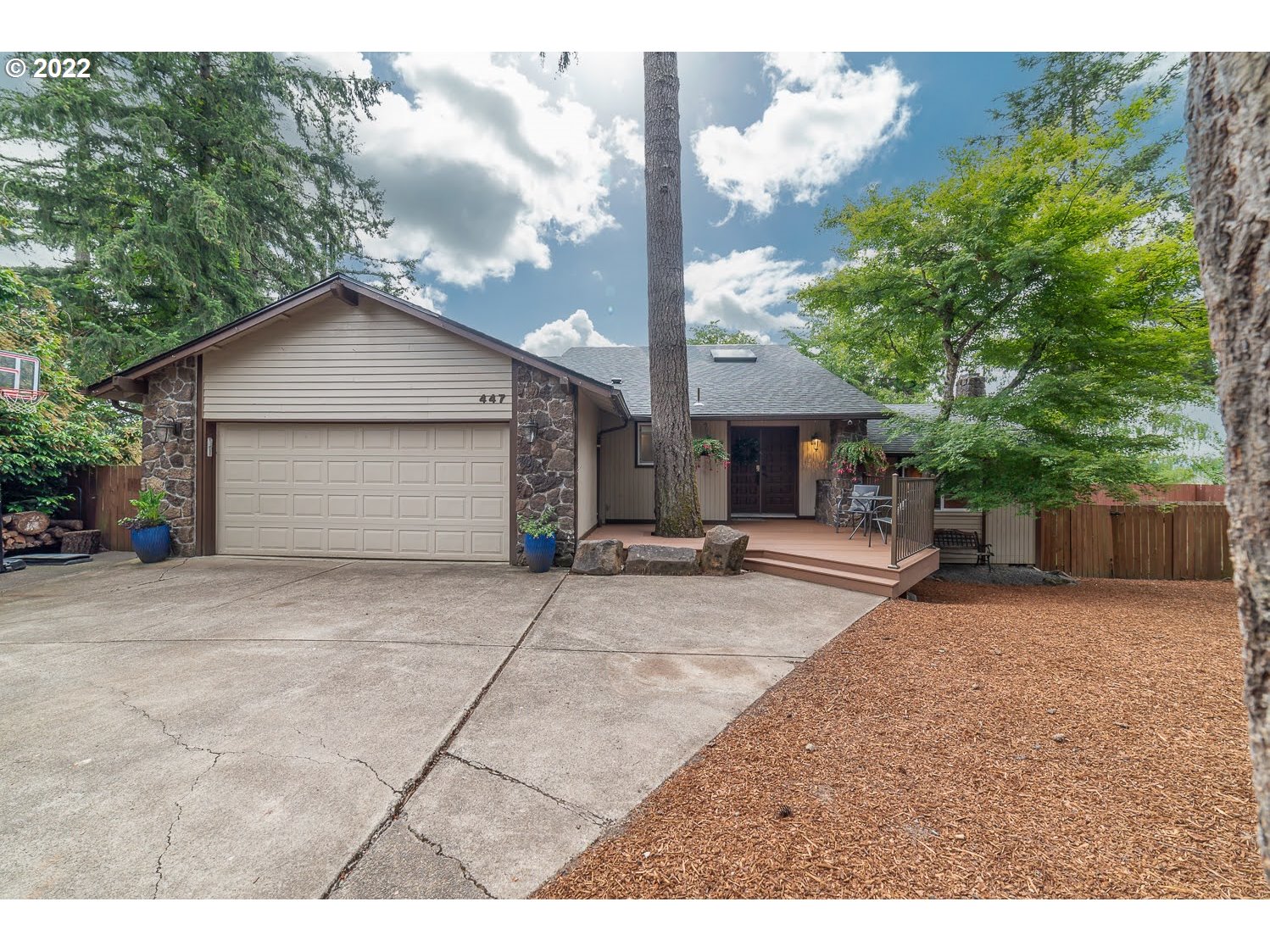 447 Cascade Drive Springfield, OR 97478 - Photo 1 of 32 a house view with a outdoor space