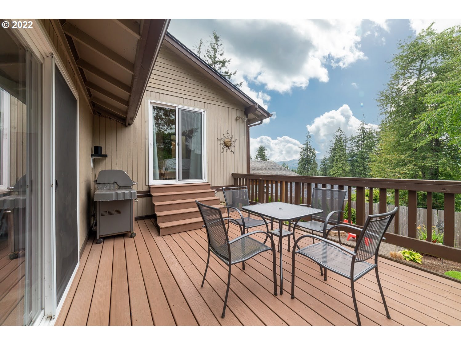 447 Cascade Drive Springfield, OR 97478 - Photo 11 of 32 a balcony view with a seating space