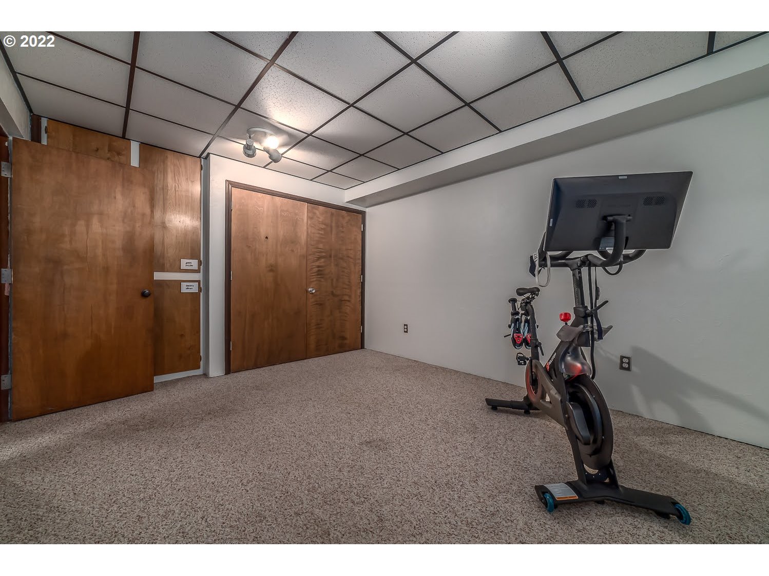 447 Cascade Drive Springfield, OR 97478 - Photo 25 of 32 a view of a room with gym equipment