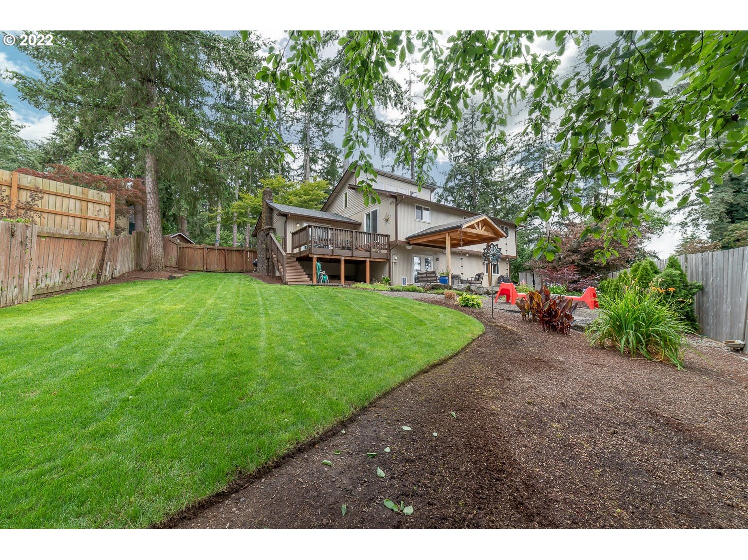 447 Cascade Drive Springfield, OR 97478 - Photo 32 of 32 a front view of a house with garden