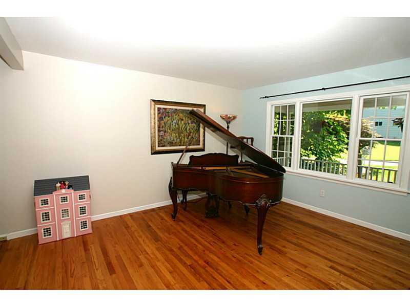 4 Florence Road Riverside, CT 06878 - Photo 4 of 25 a room with furniture and a wooden floor
