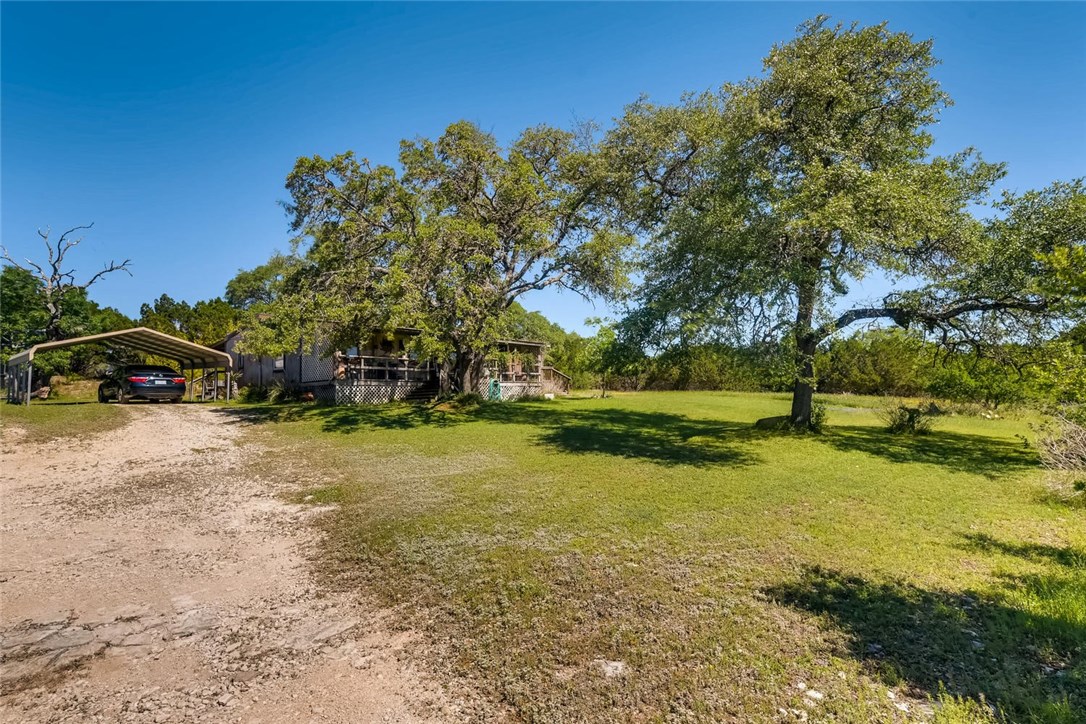 a view of a yard with a house
