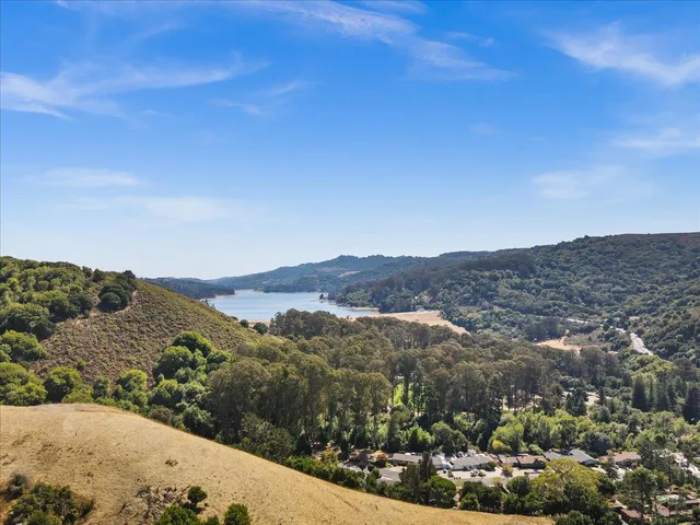 a black and white photo of a picture