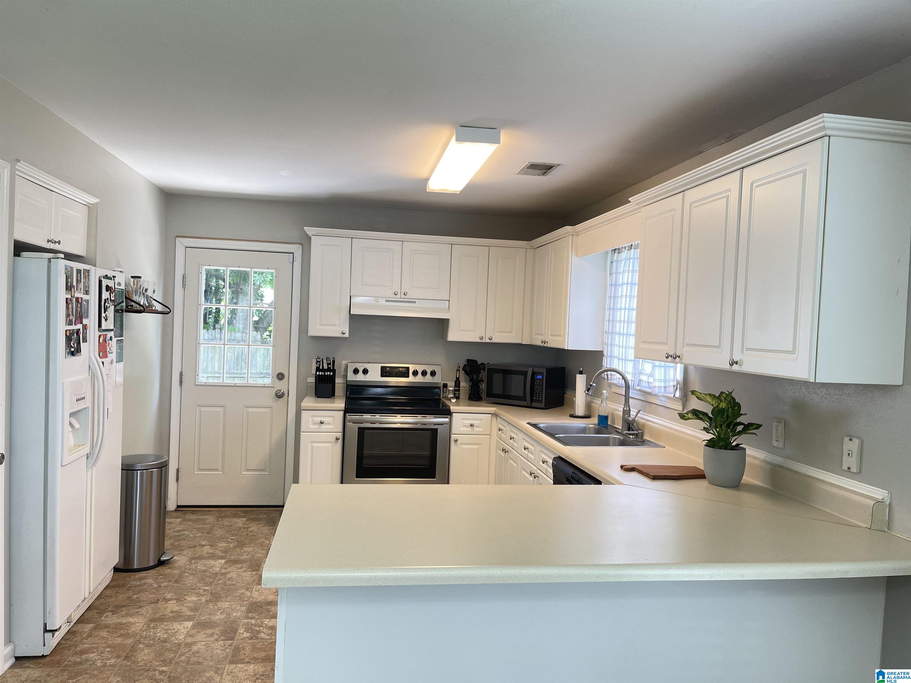 505 Walker Road Pelham, AL 35124 - Photo 3 of 44