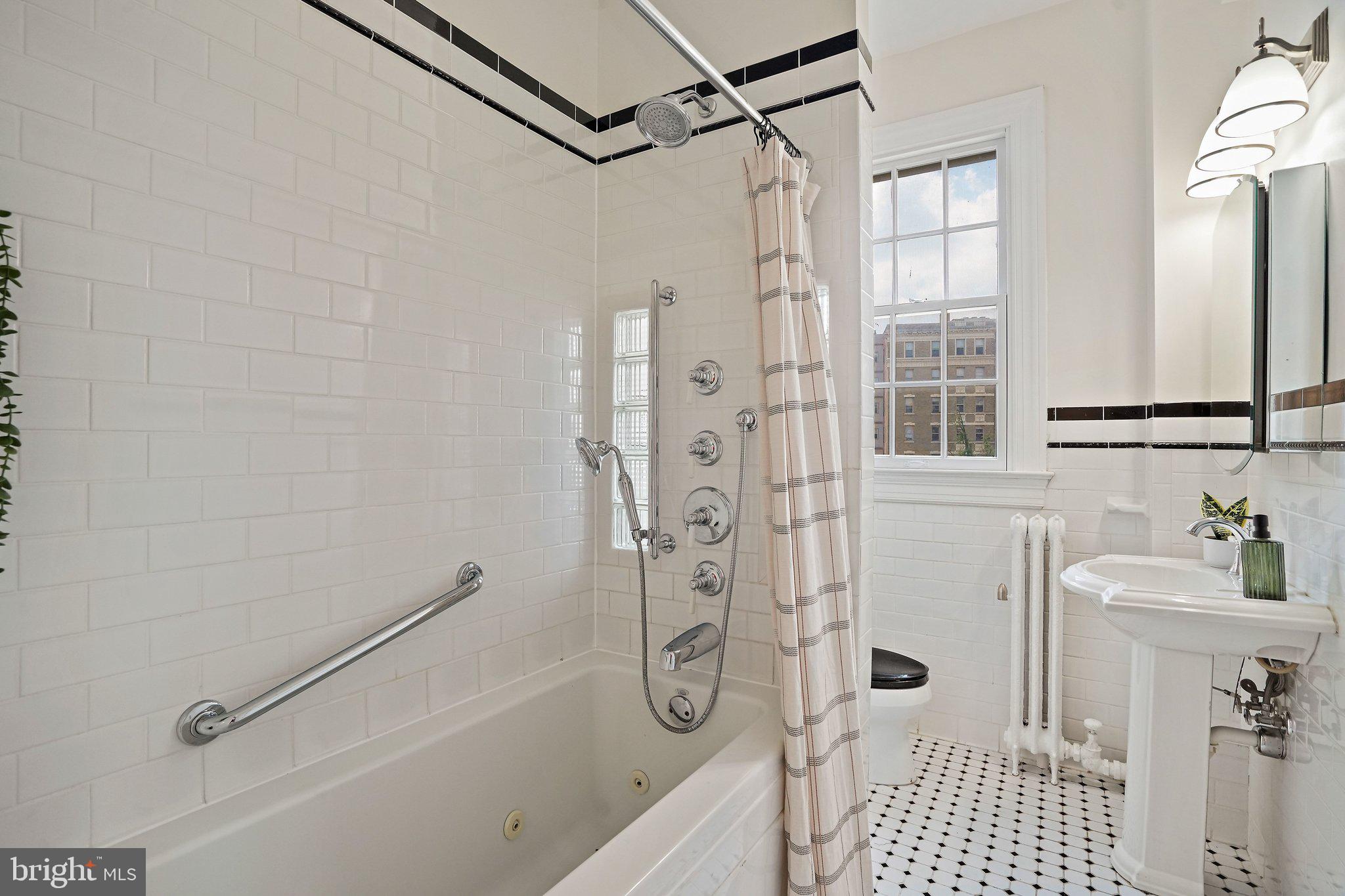 1852 Columbia Road Northwest, Unit 401 Washington, DC 20009 - Photo 19 of 30