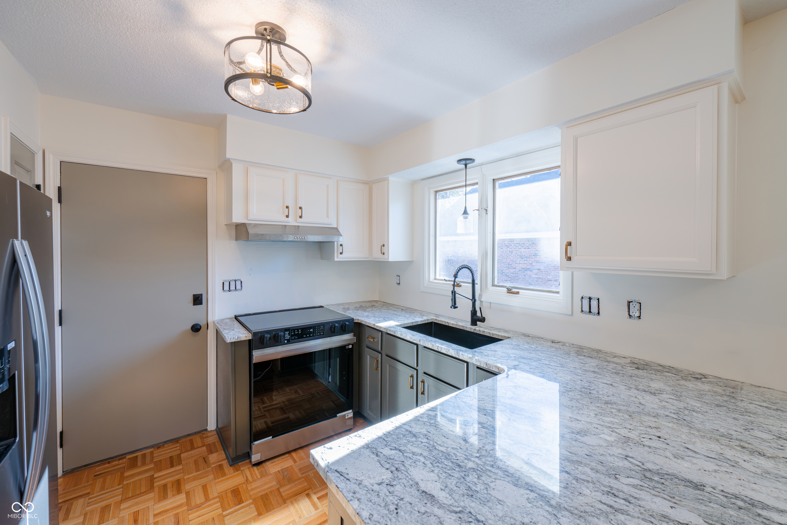 12482 Charing Cross Road Carmel, IN 46033 - Photo 11 of 48