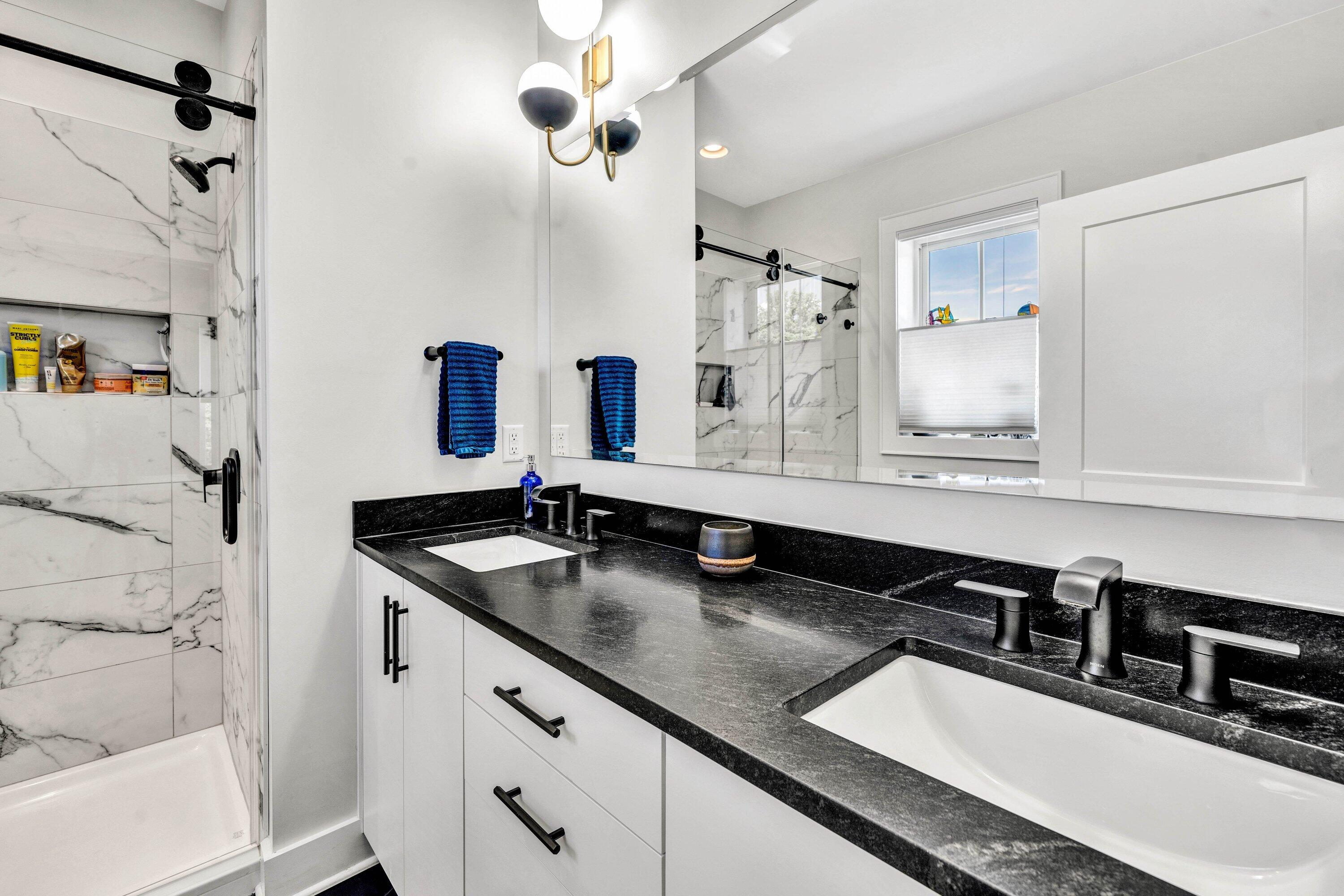 400 Nursery Road Boones Mill, VA 24065 - Photo 22 of 39 Primary Full Bath