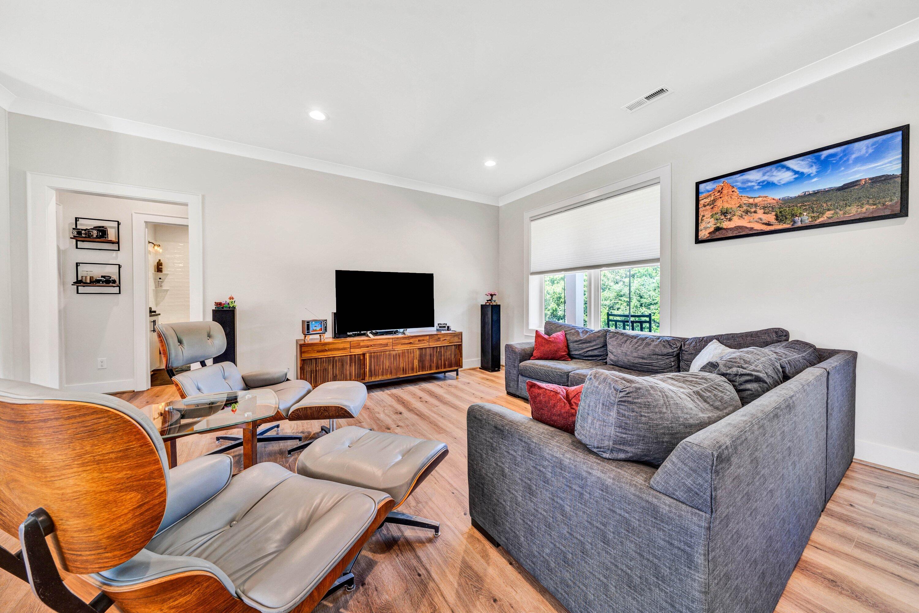400 Nursery Road Boones Mill, VA 24065 - Photo 9 of 39 Living Room