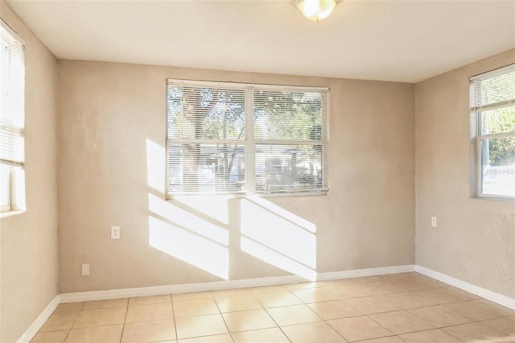 1105 West Nassau Street Tampa, FL 33607 - Photo 17 of 22 a view of an empty room with a window