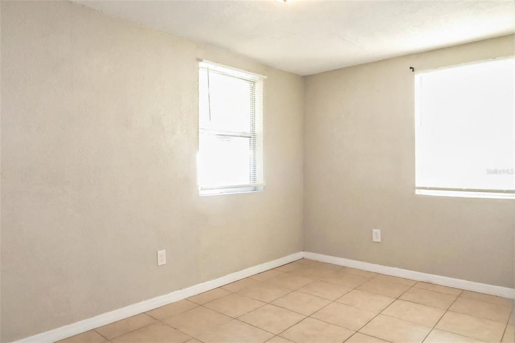1105 West Nassau Street Tampa, FL 33607 - Photo 21 of 22 an empty room with windows