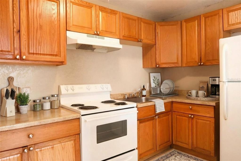 1105 West Nassau Street Tampa, FL 33607 - Photo 5 of 22 a kitchen with stainless steel appliances granite countertop a sink stove and cabinets