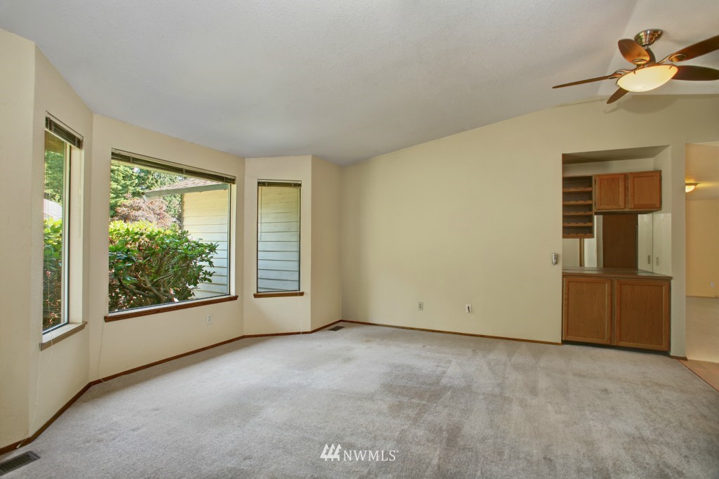 320 160th Place Southeast Bothell, WA 98012 - Photo 3 of 15 Gallery Image 3