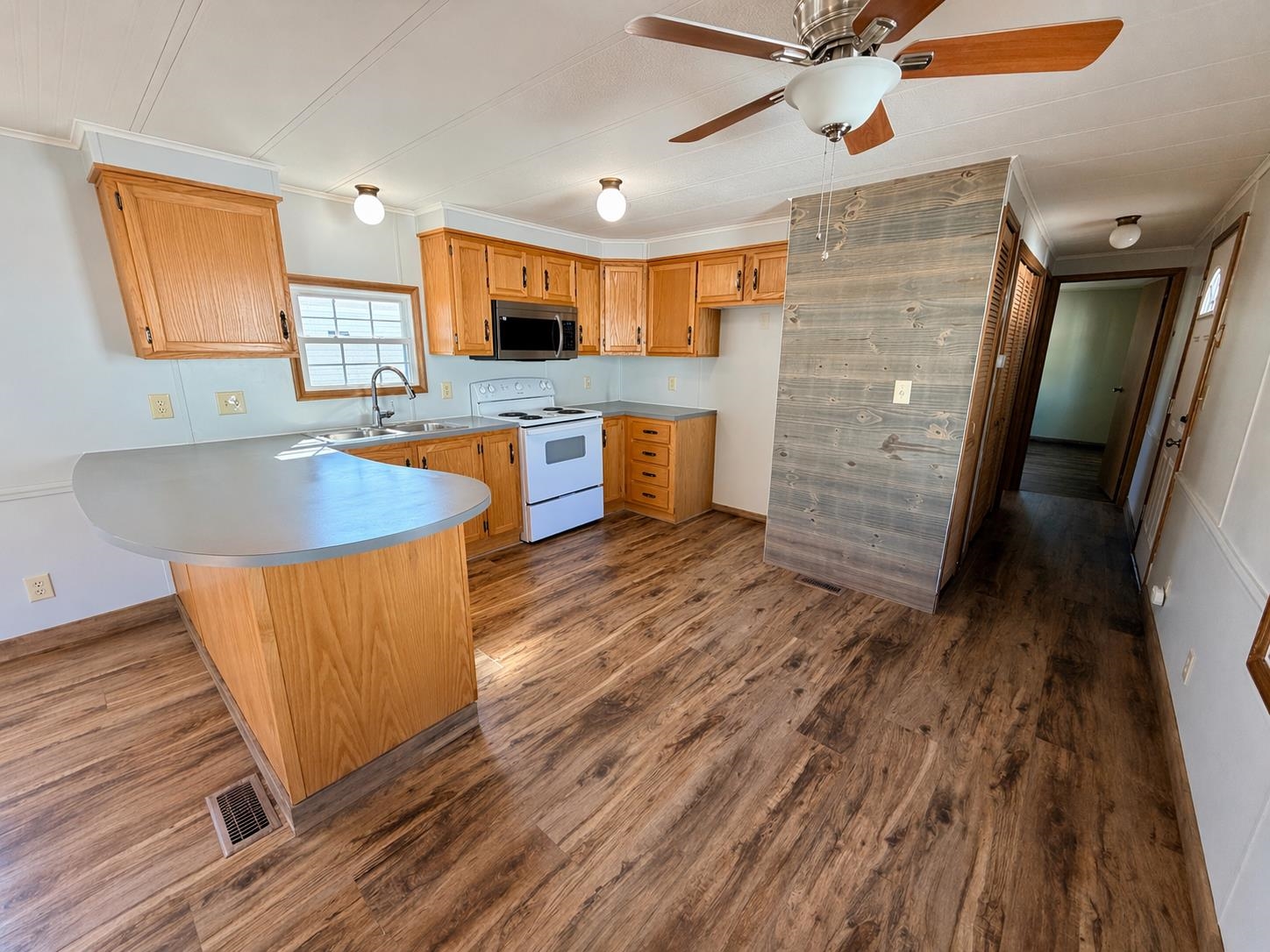 41 Thistle Way Manchester, NH 03109 - Photo 6 of 20