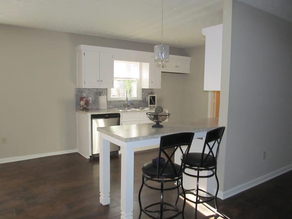 654 Moye Road Columbus, GA 31907 - Photo 9 of 37 View of kitchen bar area