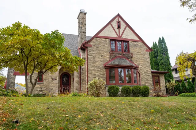 $650,000 | 6110 Washington Circle, Wauwatosa, WI 53213