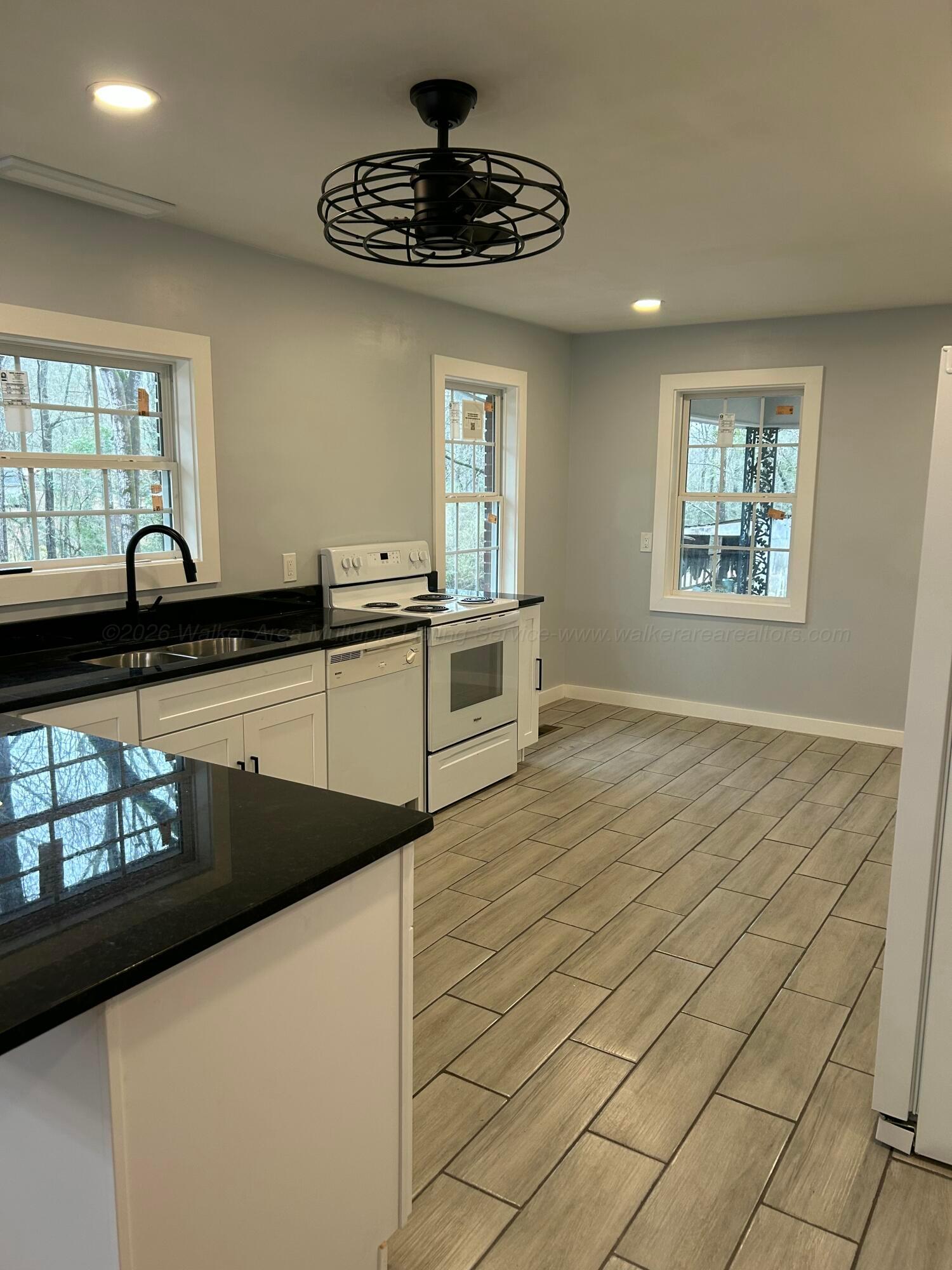 275 Robinson Loop Jasper, AL 35504 - Photo 10 of 25 Kitchen