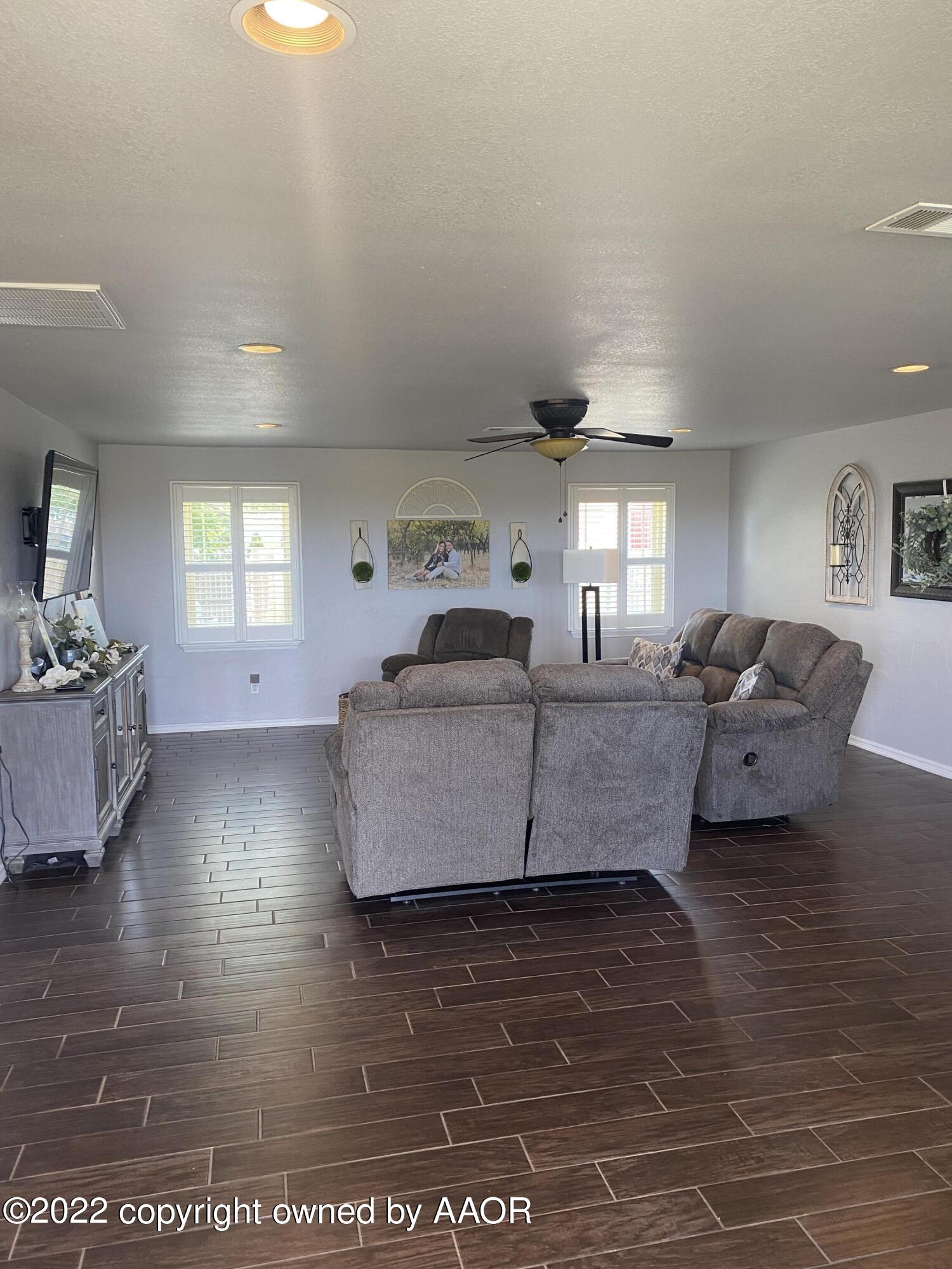 2870 Bushland Road Bushland, TX 79119 - Photo 5 of 26 Living Room