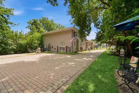 $450,000 | 2176 North Westmoreland Drive, Palatine, IL 60074