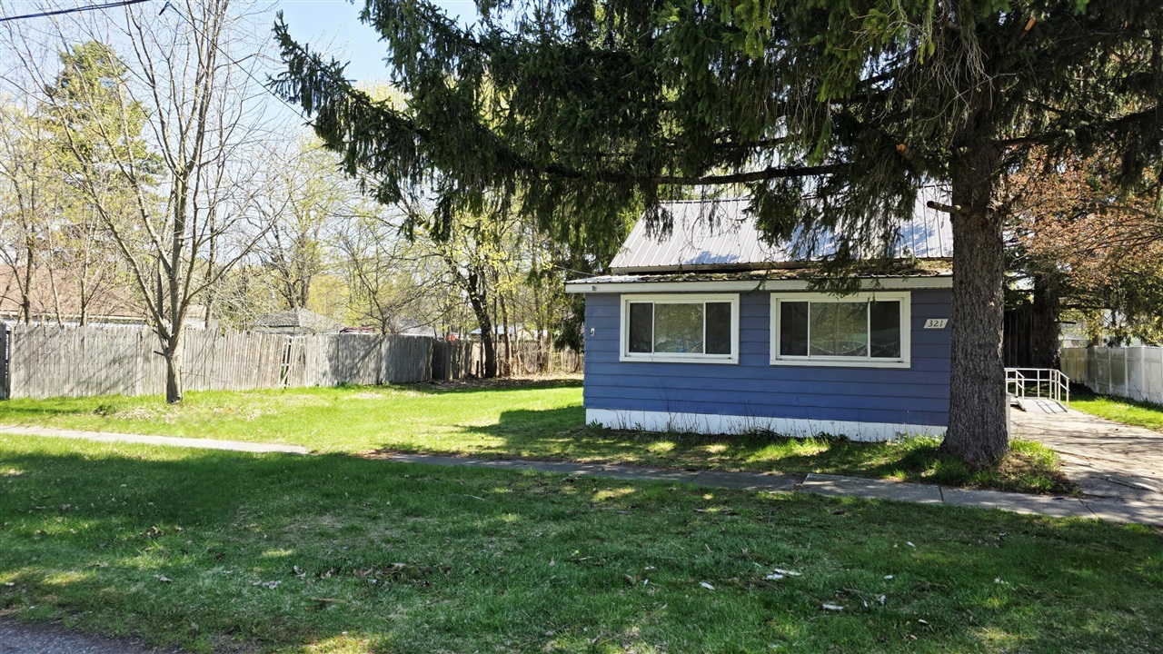 321 South 4th Street Edmore, MI 48829 - Photo 4 of 28