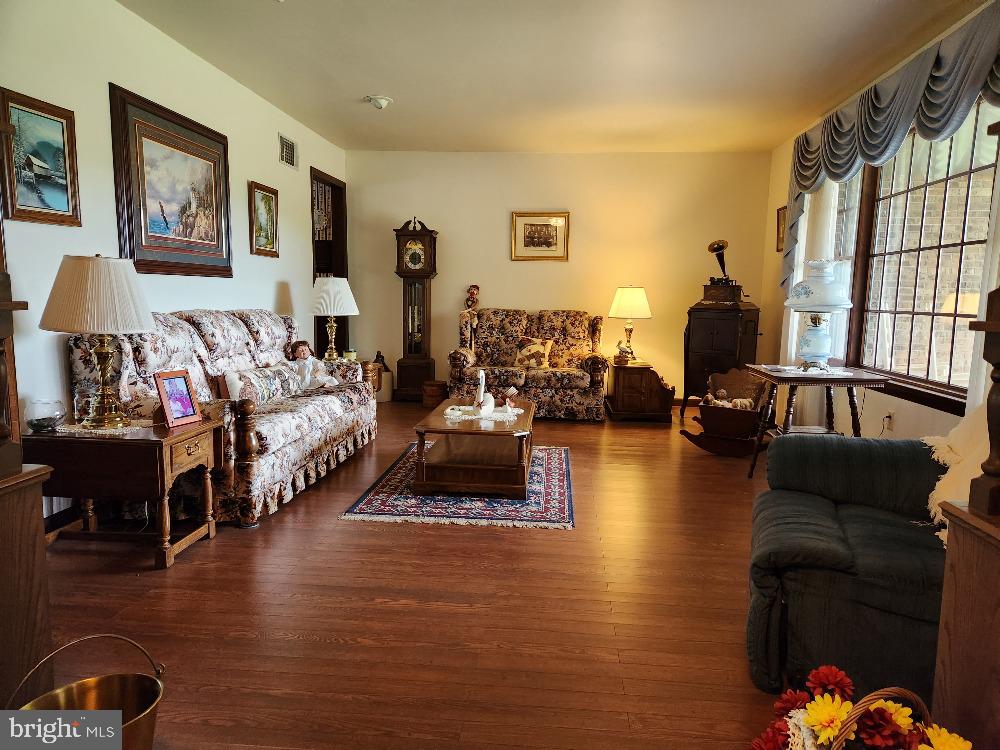 324 Miller Road Reading, PA 19608 - Photo 6 of 47 Spacious Sunken Living Room