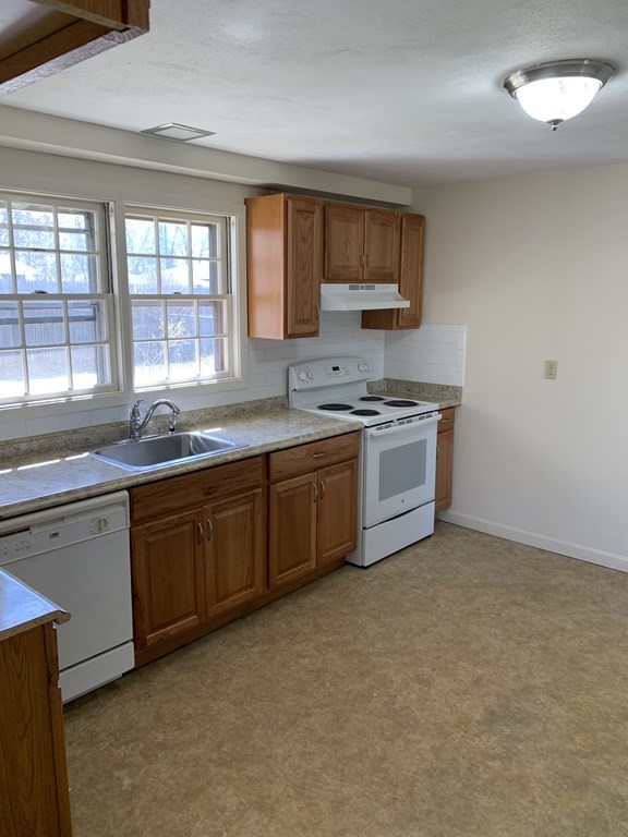 96 Jeannine Road Bellingham, MA 02019 - Photo 1 of 6 Gallery Image 1