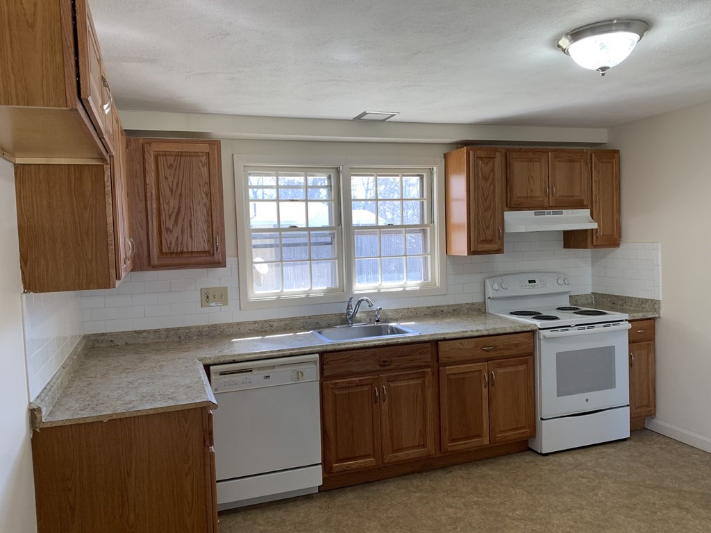 96 Jeannine Road Bellingham, MA 02019 - Photo 5 of 6 Gallery Image 5