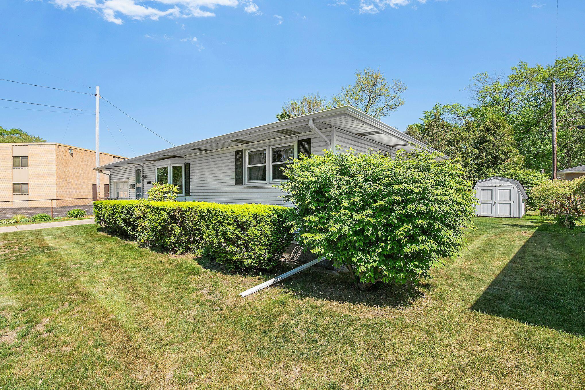 1467 Colonial Road Roosevelt Park, MI 49441 - Photo 3 of 41 1467 29