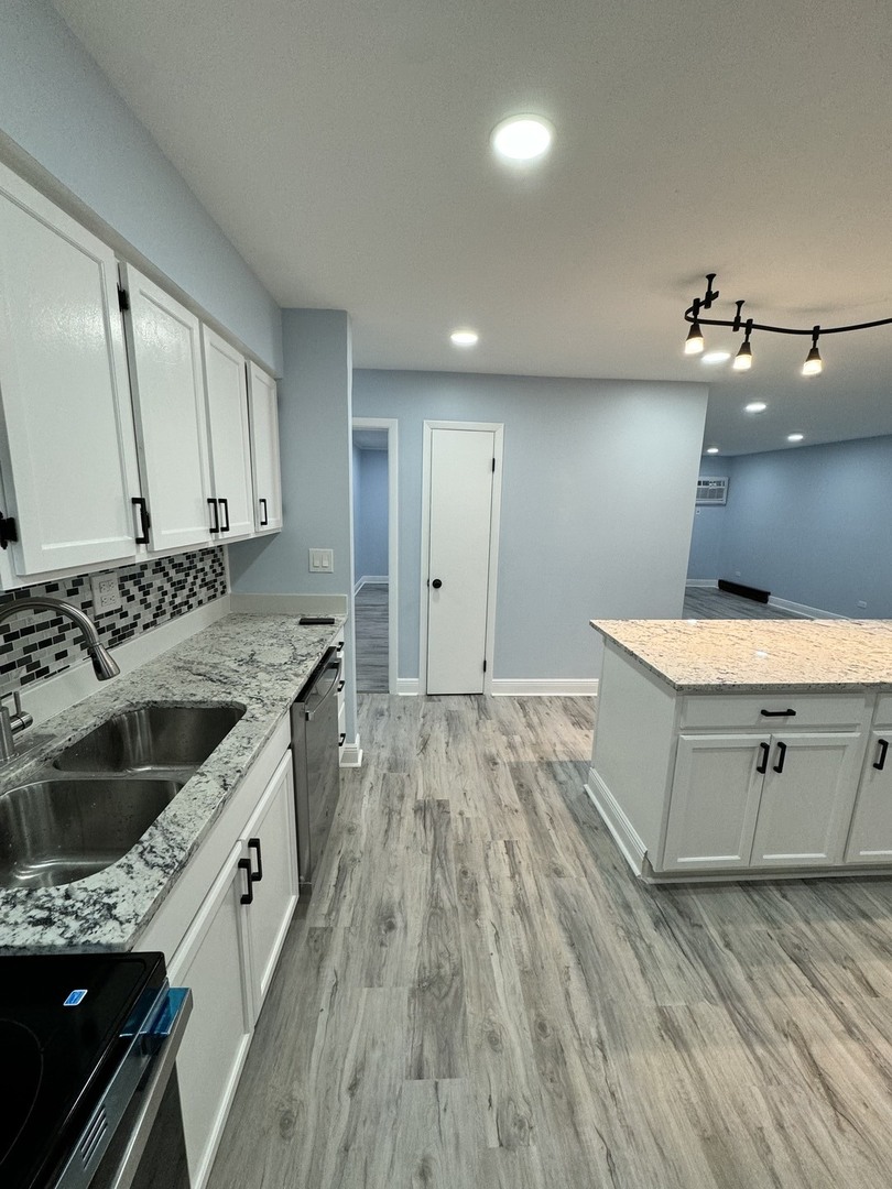 830 East Old Willow Road, Unit 8107 Mount Prospect, IL 60070 - Photo 3 of 18 Gallery Image 3