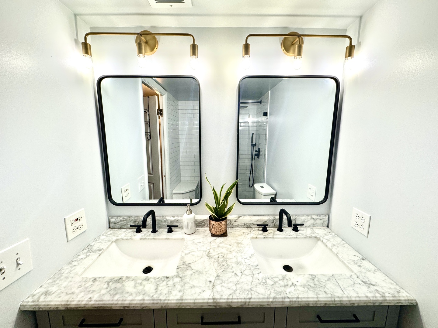 651 West Sheridan Road, Unit 3C Chicago, IL 60613 - Photo 12 of 19