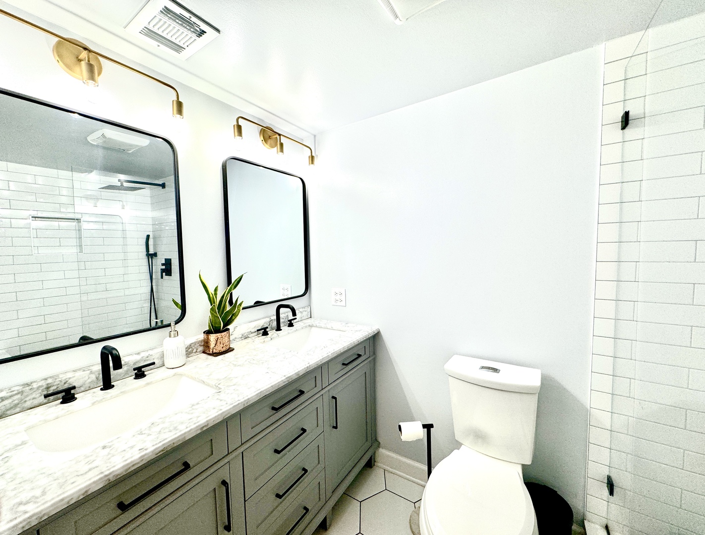 651 West Sheridan Road, Unit 3C Chicago, IL 60613 - Photo 14 of 19