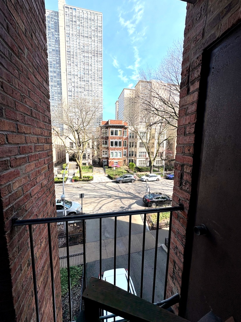 651 West Sheridan Road, Unit 3C Chicago, IL 60613 - Photo 17 of 19