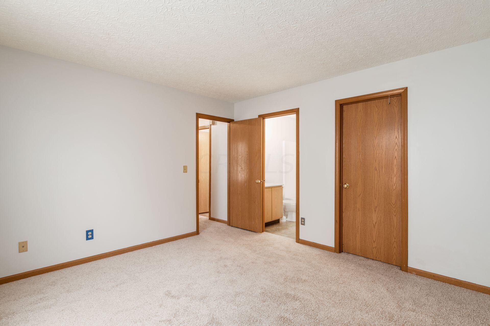 2095 Waymont Road Columbus, OH 43229 - Photo 18 of 30 Primary Suite