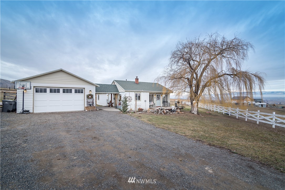 1461 Harold Road Ellensburg, WA 98926 - Photo 2 of 28 Gallery Image 2