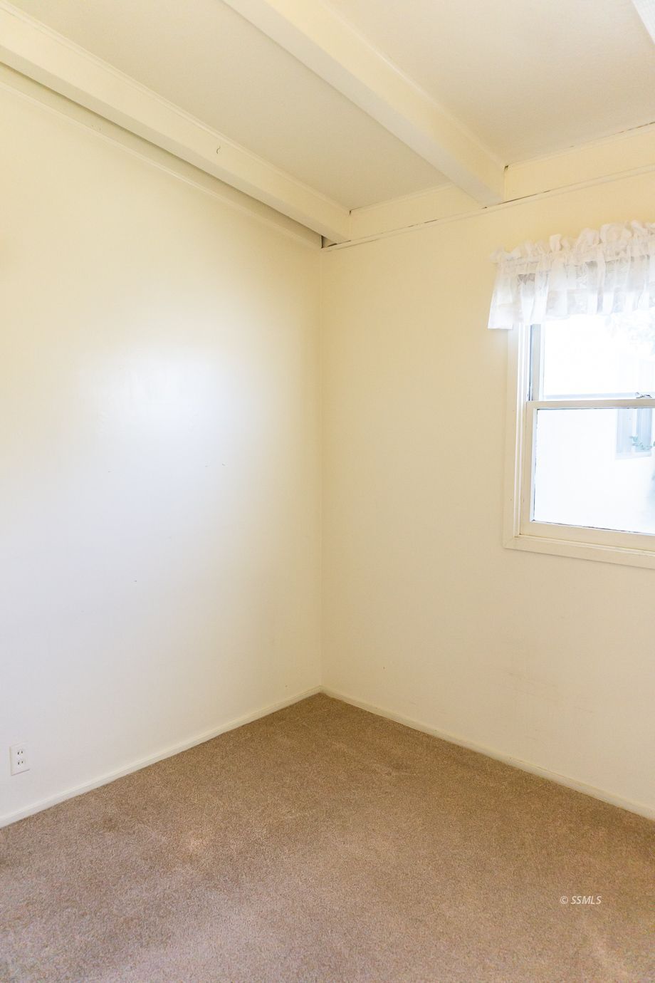 425 North Alvord Street Ridgecrest, CA 93555 - Photo 20 of 43 a view of an empty room