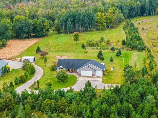 $599,900 | W5611 Gravelly Brook Road, Porterfield, WI 54159
