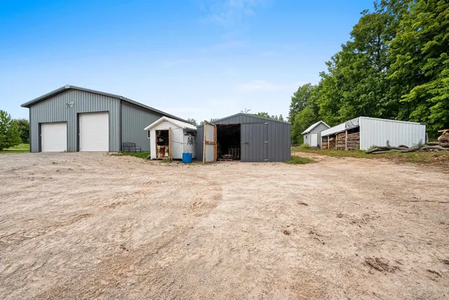 $599,900 | W5611 Gravelly Brook Road, Porterfield, WI 54159