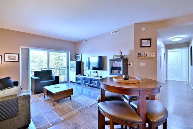 $515,000 | 145 South York Street, Unit 404, Elmhurst, IL 60126