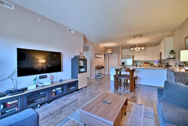 $515,000 | 145 South York Street, Unit 404, Elmhurst, IL 60126