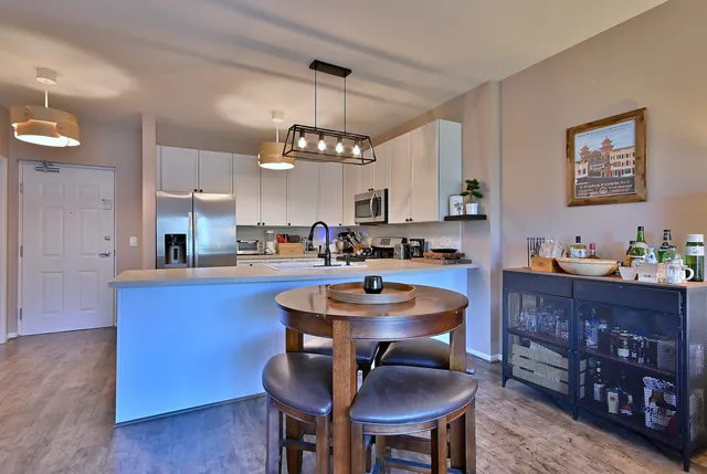 $515,000 | 145 South York Street, Unit 404, Elmhurst, IL 60126