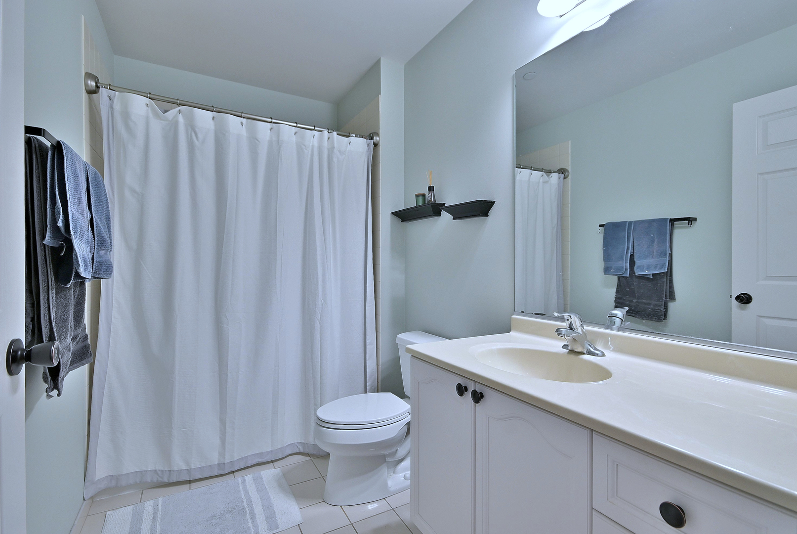 145 South York Street, Unit 404 Elmhurst, IL 60126 - Photo 20 of 28 a bathroom with a sink a toilet and shower