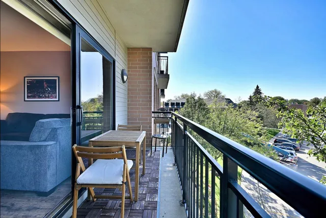 $515,000 | 145 South York Street, Unit 404, Elmhurst, IL 60126